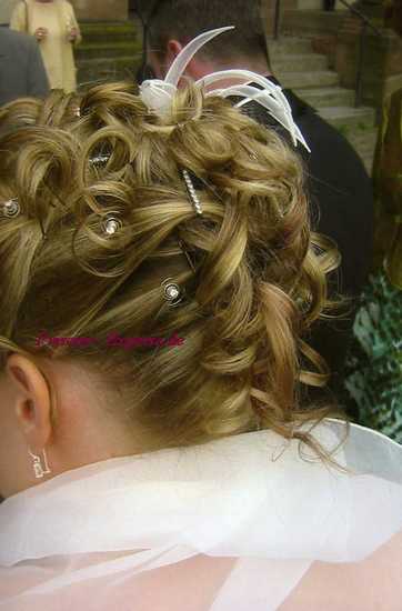 Hochzeitsfrisur Blondehaare Feinehaare Hochzeitsschmuck Haarschmuck Hochzeitshochsteckfrisur Hochgesteckte Hochzeitsfrisur mit Haarschmuck und Spiral Klitzersteinchen