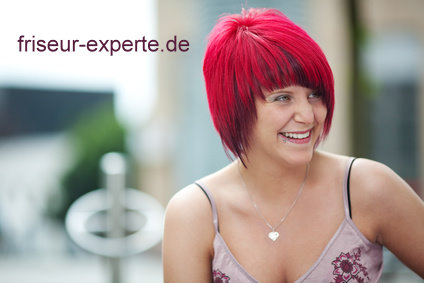 frecher bob mit roten haaren