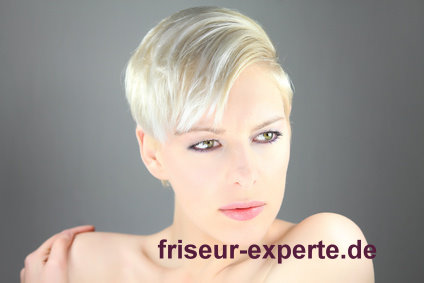 Kurzhaar Frisur Fur Schmales Gesicht Und Hohe Stirn Frisuren Bild Mit Aschblondem Kurzhaarschnitt Friseur Experte