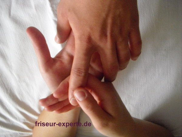  Handmassage Anleitung mit Bildern: Beschreibung einer Handmassage für das Friseurhandwerk (Tutorial)