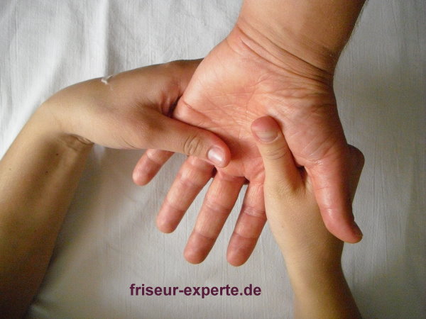  Handmassage Anleitung mit Bildern: Beschreibung einer Handmassage für das Friseurhandwerk (Tutorial)