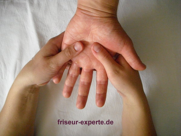  Handmassage Anleitung mit Bildern: Beschreibung einer Handmassage für das Friseurhandwerk (Tutorial)