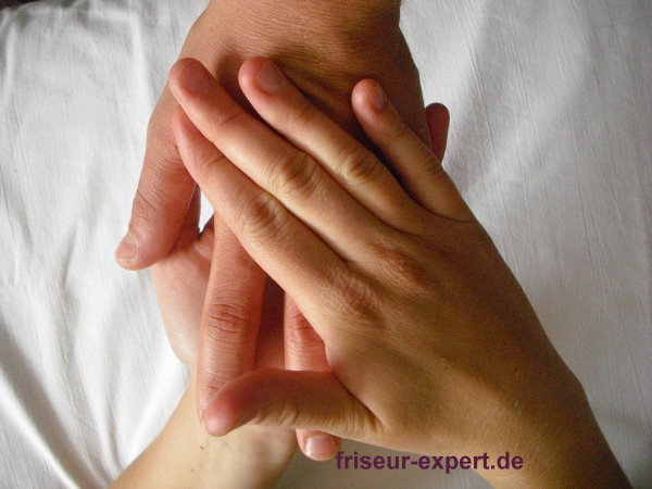  Handmassage Anleitung mit Bildern: Beschreibung einer Handmassage für das Friseurhandwerk (Tutorial)